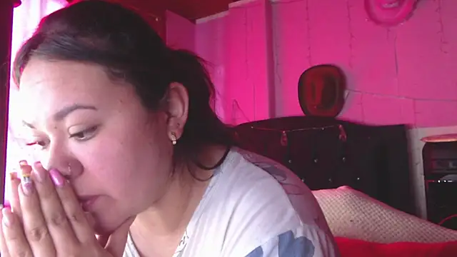 NikkiRous  online show from June 18, 2:11 pm