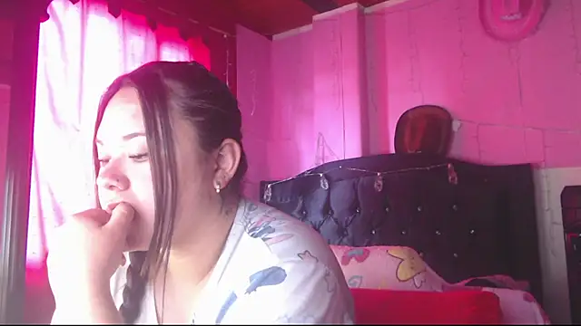 NikkiRous  online show from July 22, 2:40 pm
