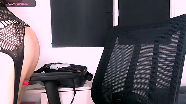 sofi-rojas1 online show from April 15, 2:12 am