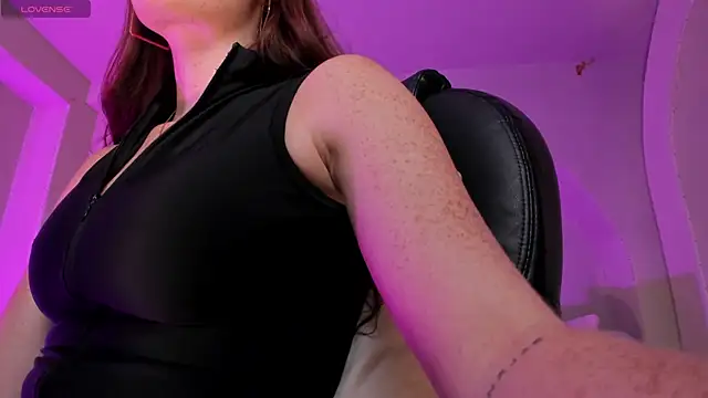 CorinneRusso online show from April 4, 12:15 pm