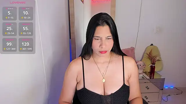 Snapshot of hellensexy chatting on October 30, 9:27 pm hellensexy online show from October 30, 9:27 pm