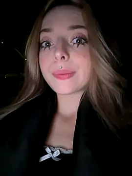 LoraaDoll online show from November 20, 4:30 pm