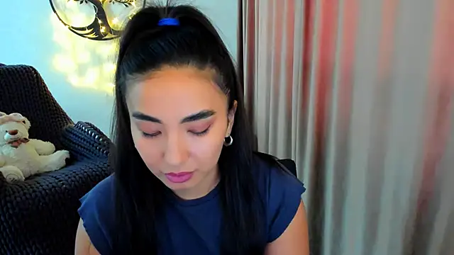 worldofkim online show from February 11, 11:12 am