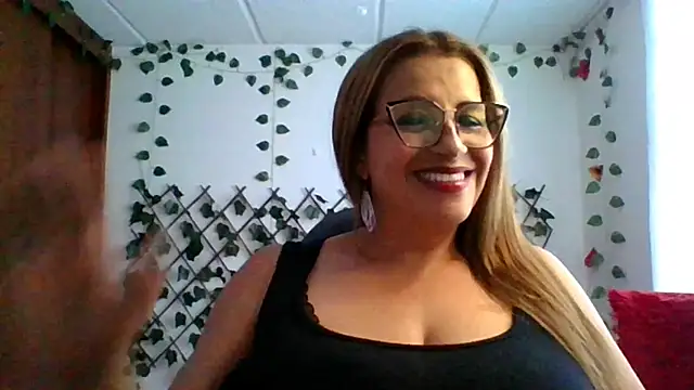 Snapshot of RossanaLionheart chatting on October 3, 10:15 pm RossanaLionheart online show from October 3, 10:15 pm