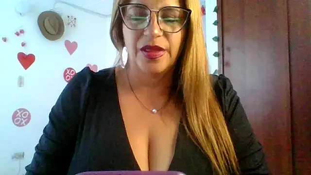 Snapshot of RossanaLionheart chatting on September 12, 10:06 pm RossanaLionheart online show from September 12, 10:06 pm