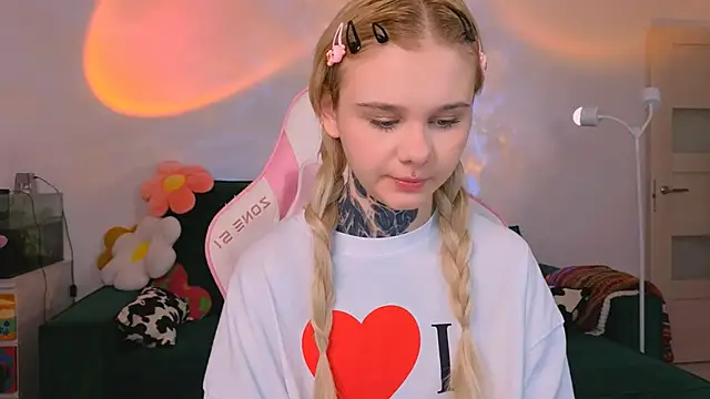 Britney Lynch online show from March 12, 7:05 pm