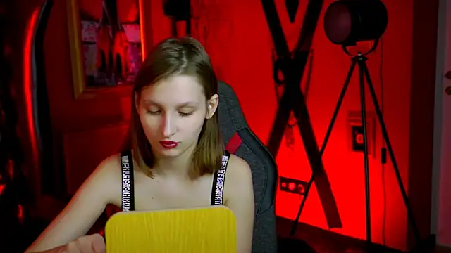 EllaHorton online show from March 19, 5:06 pm