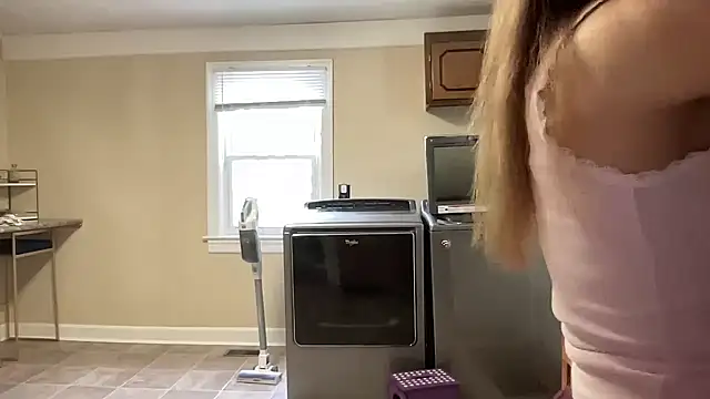 sexylilly69 online show from May 28, 8:51 pm