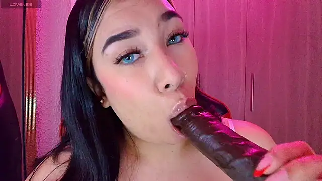 leahtemptation3 online show from February 11, 11:06 pm