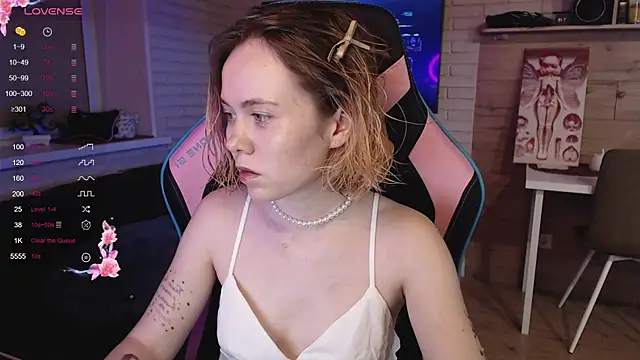 lucy mirror online show from November 11, 8:28 pm