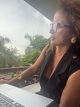 CioniWeiss online show from March 6, 9:32 pm