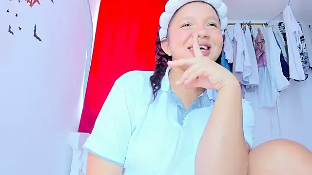 Emily Coper18 online show from November 23, 2:30 pm