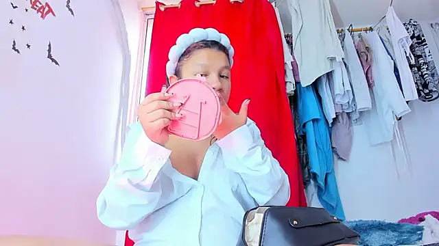 Emily Coper18 online show from November 20, 1:23 pm