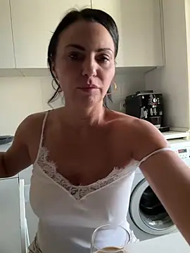 KimKelly13 online show from March 31, 7:30 am