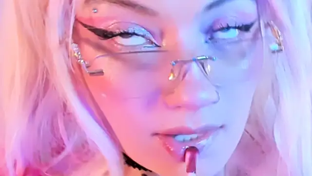 Broklinwhite  online show from November 6, 2:45 pm