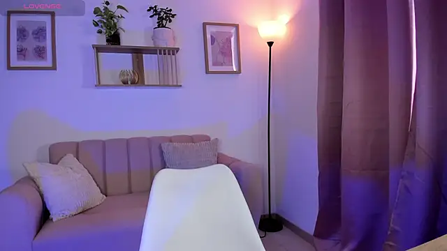 Lilabril online show from June 17, 2:51 pm