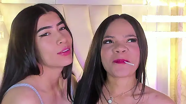 siara and zoe online show from July 22, 11:39 pm