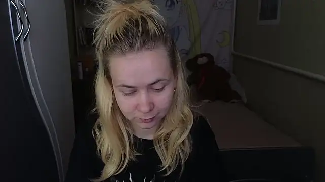 Riley Roo online show from March 28, 9:42 am