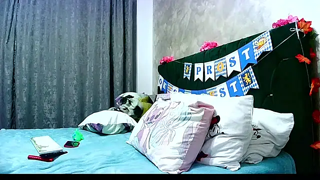 Snapshot of MikySWeet7 chatting on October 4, 11:09 pm MikySWeet7 online show from October 4, 11:09 pm