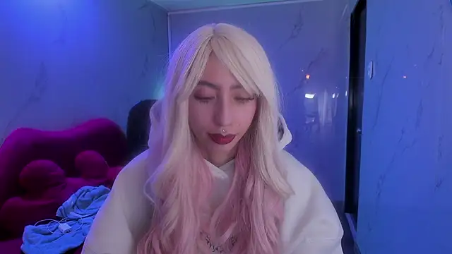 LilithCooperr  online show from April 10, 6:41 am