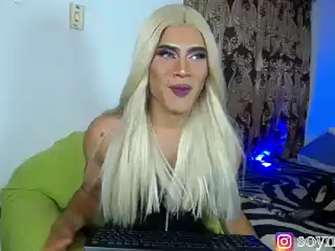 Snapshot of Megan_Hot15 chatting on September 10, 10:43 pm Megan Hot15 online show from September 10, 10:43 pm