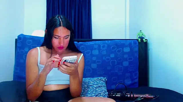 misss estrella online show from March 25, 8:01 pm