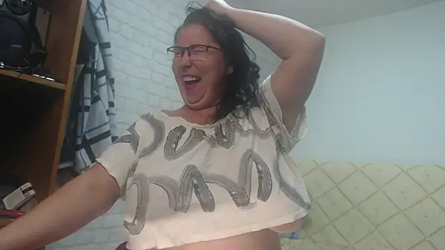 Snapshot of EmmaSquirt chatting on October 17, 6:05 am EmmaSquirt online show from October 17, 6:05 am