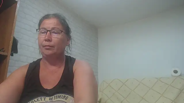 Snapshot of EmmaSquirt chatting on September 17, 5:38 am EmmaSquirt online show from September 17, 5:38 am