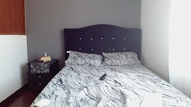 Emilia 1995 online show from November 11, 3:42 pm