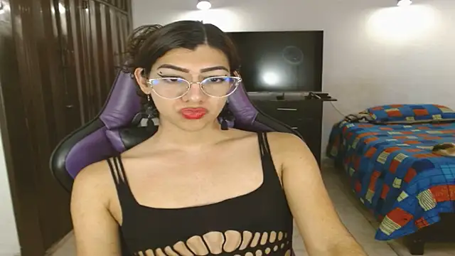 engielphoenis14 online show from June 14, 1:11 pm