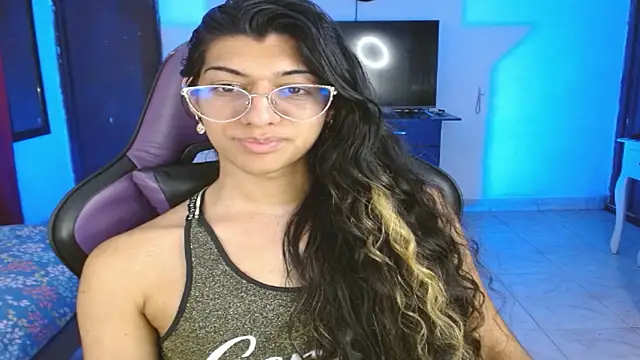 engielphoenis14 online show from January 17, 5:15 am