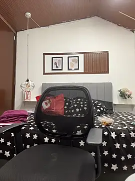 karlamorris  online show from May 30, 1:31 pm