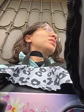 karlamorris  online show from April 8, 1:13 pm