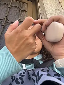 karlamorris  online show from March 24, 1:16 pm