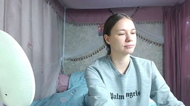 leila bambi  online show from December 21, 10:24 pm