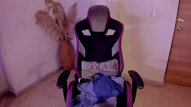 carolinemiller7 online show from December 21, 5:22 am