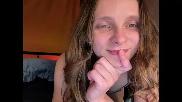 Snapshot of MikkyMoony chatting on October 3, 7:30 pm MikkyMoony online show from October 3, 7:30 pm