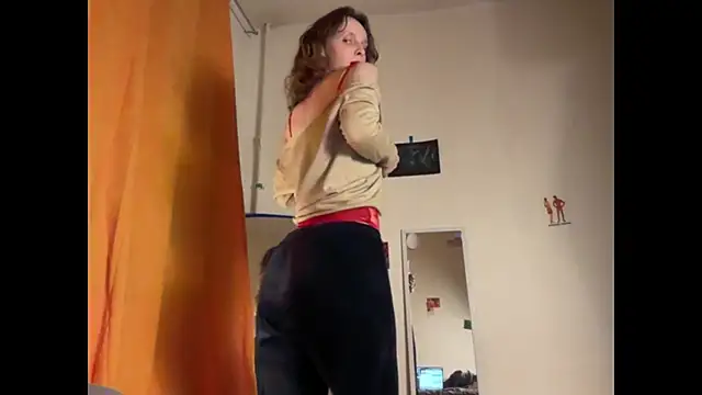 Snapshot of MikkyMoony chatting on October 30, 8:10 pm MikkyMoony online show from October 30, 8:10 pm