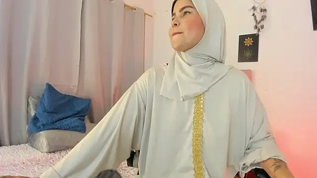AishaAmin  online show from July 13, 12:17 pm