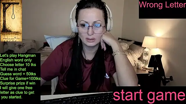 YourDreamLoverr online show from March 27, 11:49 pm