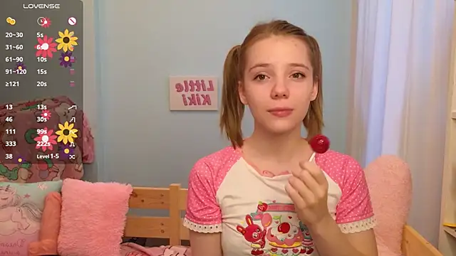 Snapshot of PrincessLittleKiki chatting on October 7, 7:13 am PrincessLittleKiki online show from October 7, 7:13 am