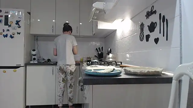  JustmeHere  online show from November 6, 12:11 pm