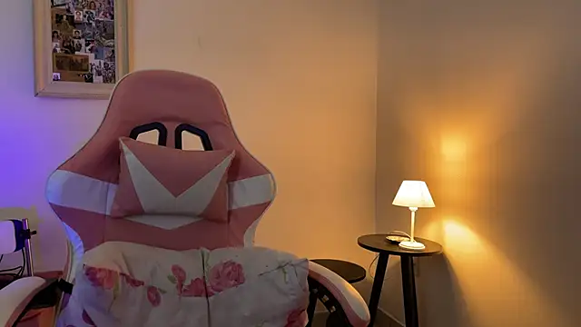 SweetPaige  online show from February 7, 11:41 pm