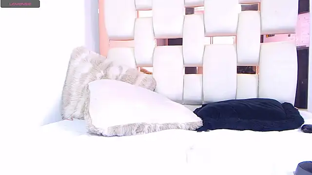 ItsVenuss online show from November 14, 8:09 pm