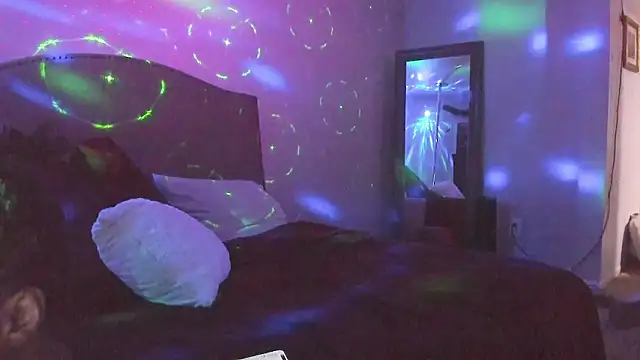 yiauana online show from March 30, 2:55 am