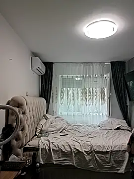 AvaLloyd online show from February 8, 9:46 am