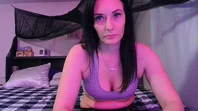 CrystalLakeXO online show from June 4, 5:45 am
