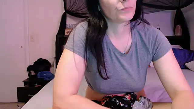 CrystalLakeXO online show from June 13, 7:17 am