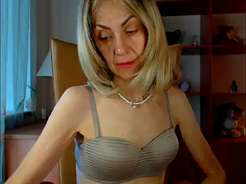 Snapshot of Tanya6547 chatting on September 12, 8:12 am Tanya6547 online show from September 12, 8:12 am