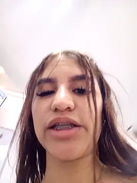 AnthonelaDuque online show from December 21, 7:18 pm